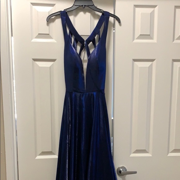 Prom dress - Picture 2 of 8